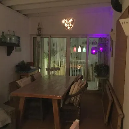 לינה וארוחת בוקר Casa Tiffany Tías
